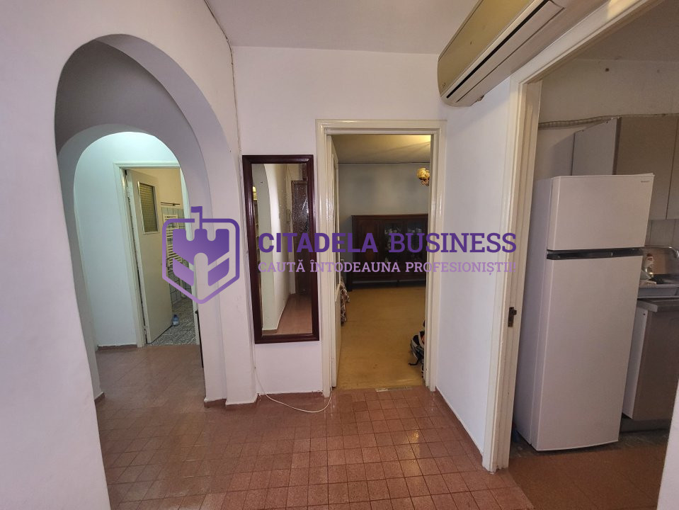 Apartament 4 camere decomandat, centrala pe gaz, zona Casa de Cultură