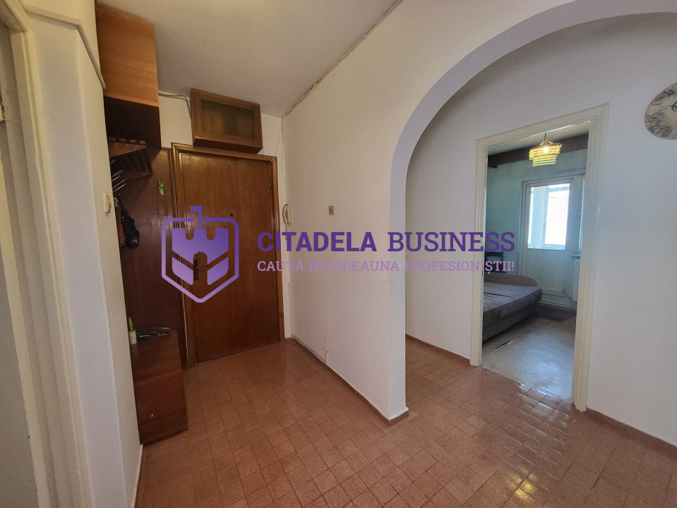 Apartament 4 camere decomandat, centrala pe gaz, zona Casa de Cultură