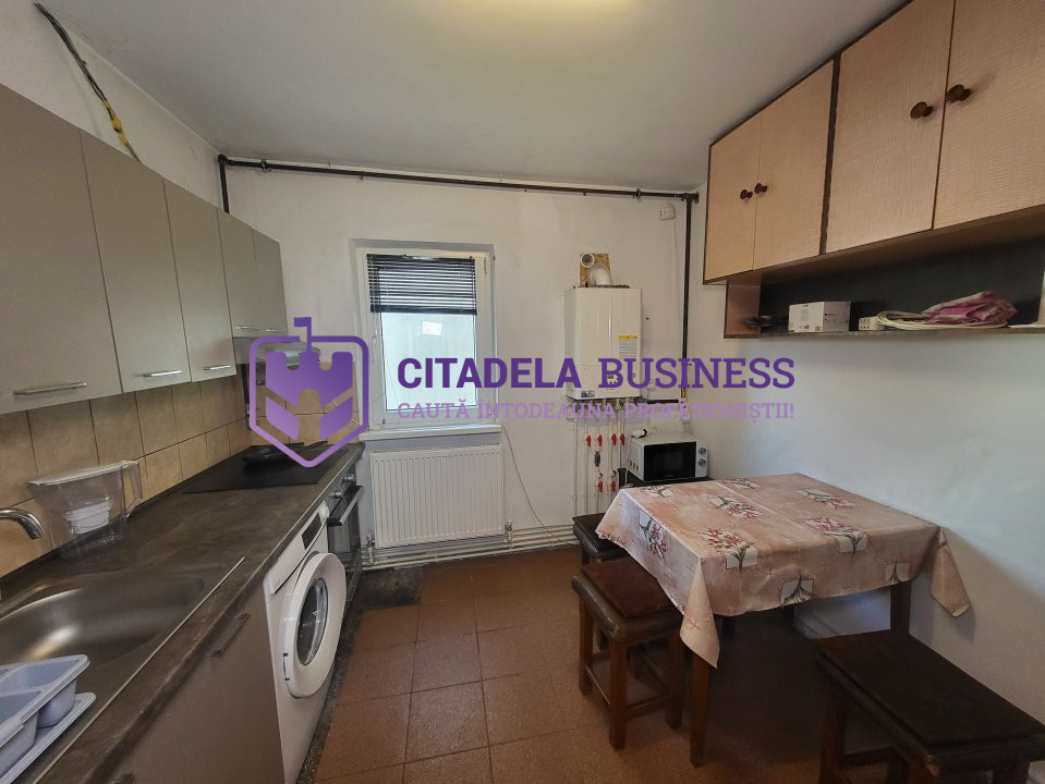 Apartament 4 camere decomandat, centrala pe gaz, zona Casa de Cultură