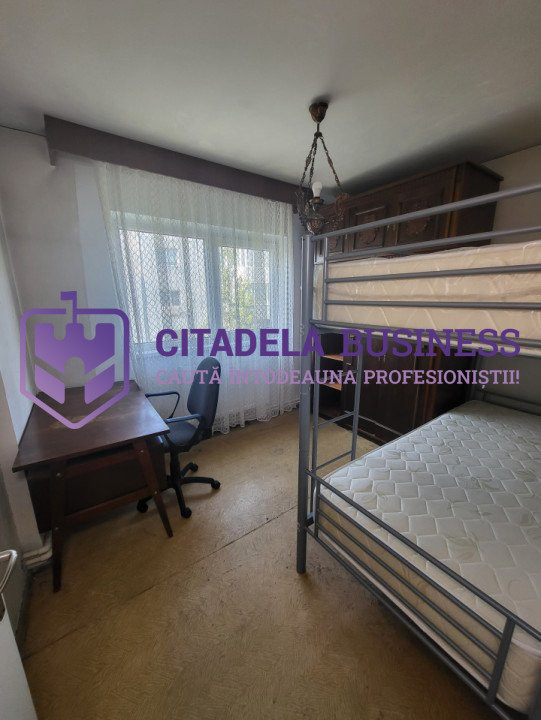 Apartament 4 camere decomandat, centrala pe gaz, zona Casa de Cultură