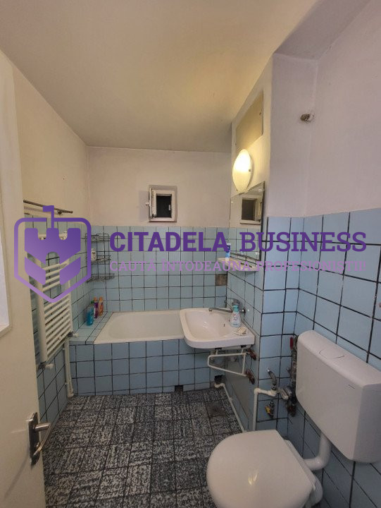 Apartament 4 camere decomandat, centrala pe gaz, zona Casa de Cultură