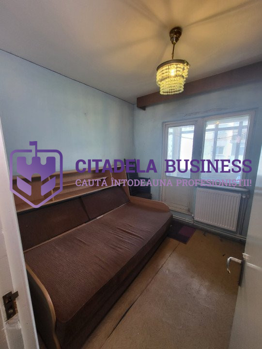 Apartament 4 camere decomandat, centrala pe gaz, zona Casa de Cultură