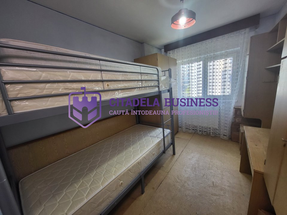Apartament 4 camere decomandat, centrala pe gaz, zona Casa de Cultură