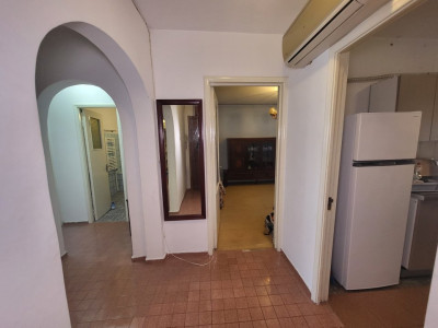 Apartament 4 camere decomandat, centrala pe gaz, zona Casa de Cultură