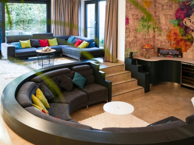 PALAZU MARE - Casa Viselor: Vila cu Guest House și Grădină de Poveste!