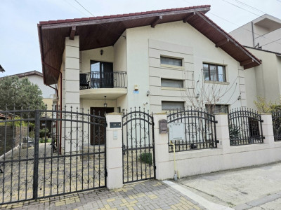 Vila de vanzare - Mamaia Nord, la doar 100 m de plaja