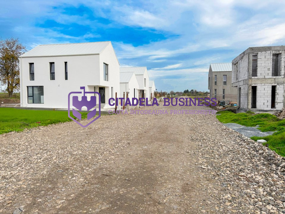 Vila P+1 in Valu lui Traian, pe partea dreapta - Avostar Villas