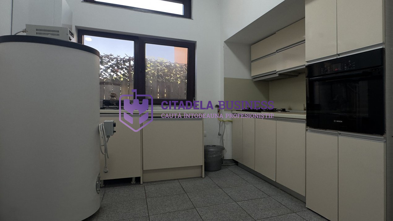 Vila D+P+1E cu 7 camere in Eforie Nord - ideal investiție 