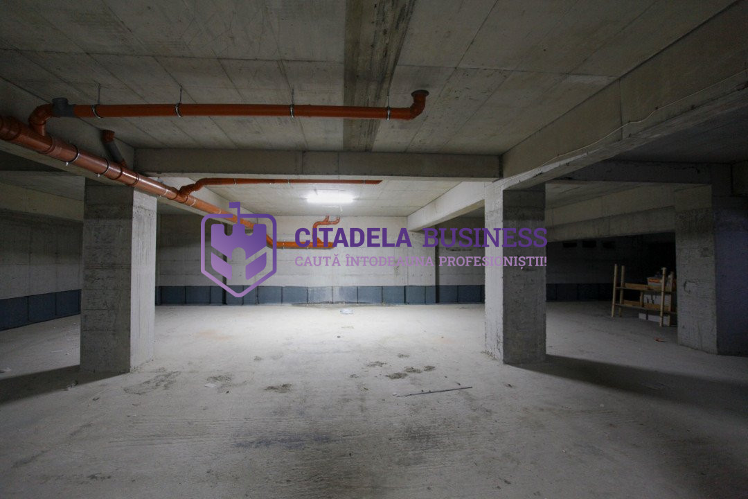 Apartament decomandat cu bucatarie inchisa, luminos, piscina