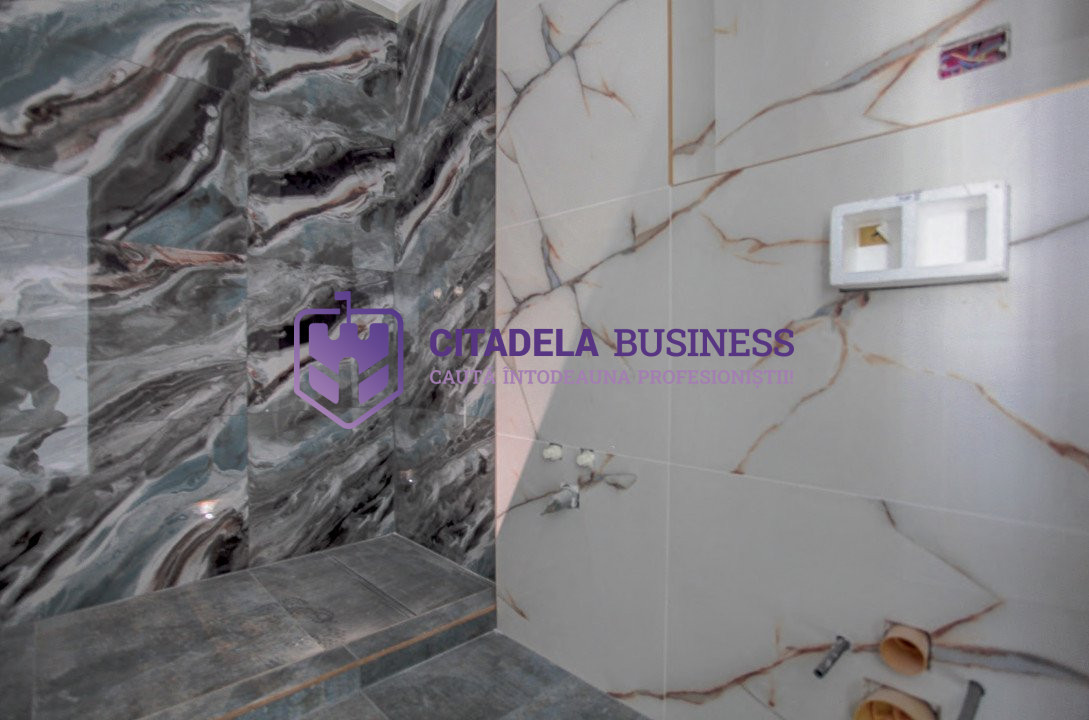 Apartament cu vederea spre curtea interioara si spre PISCINA