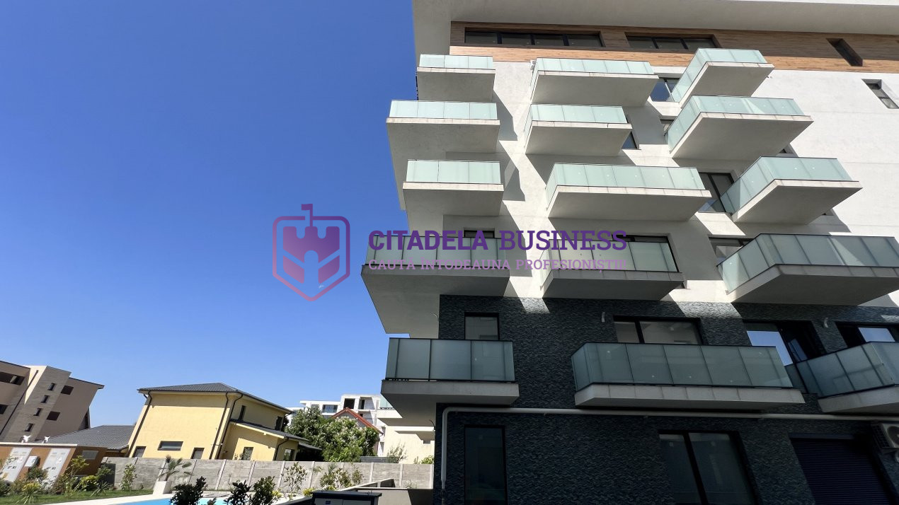 Apartament cu vederea spre curtea interioara si spre PISCINA