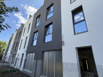 Townhouse P+2+3r terasa, 5 camere, in Kamsas, zona de case, finalizata