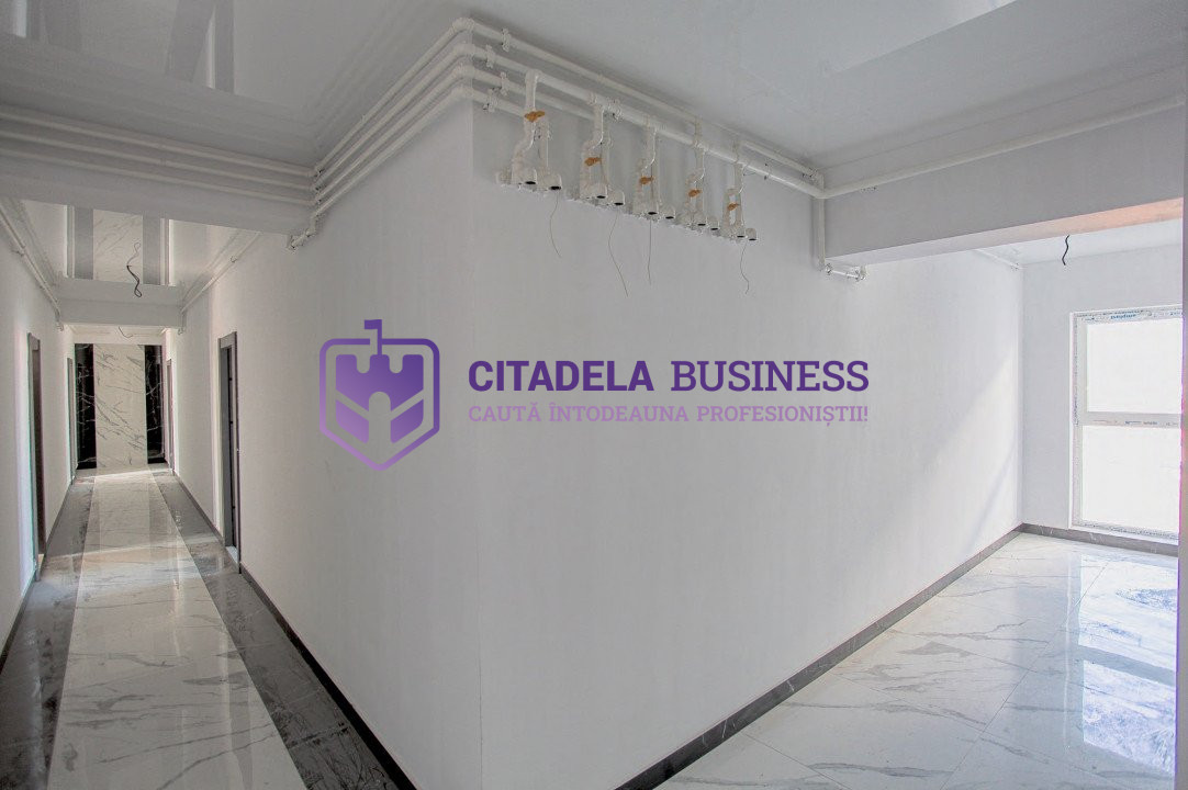 Apartament decomandat cu bucatarie inchisa, luminos, piscina