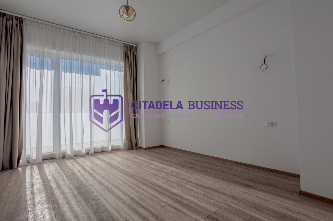 Apartament decomandat cu bucatarie inchisa, luminos, piscina