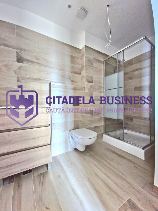 Vedere unică la mare și lac! Apartament spațios cu 4 camere în Marina surf