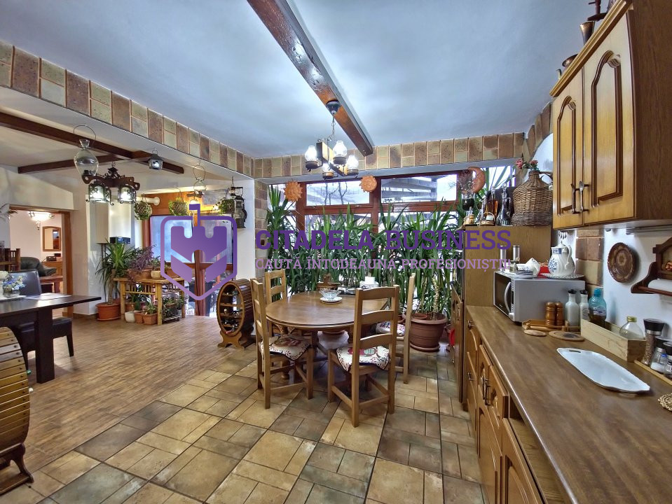 Pensiune 17 camere în Eforie Nord – afacere de familie, gata de exploatare