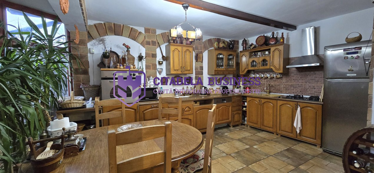 Pensiune 17 camere în Eforie Nord – afacere de familie, gata de exploatare