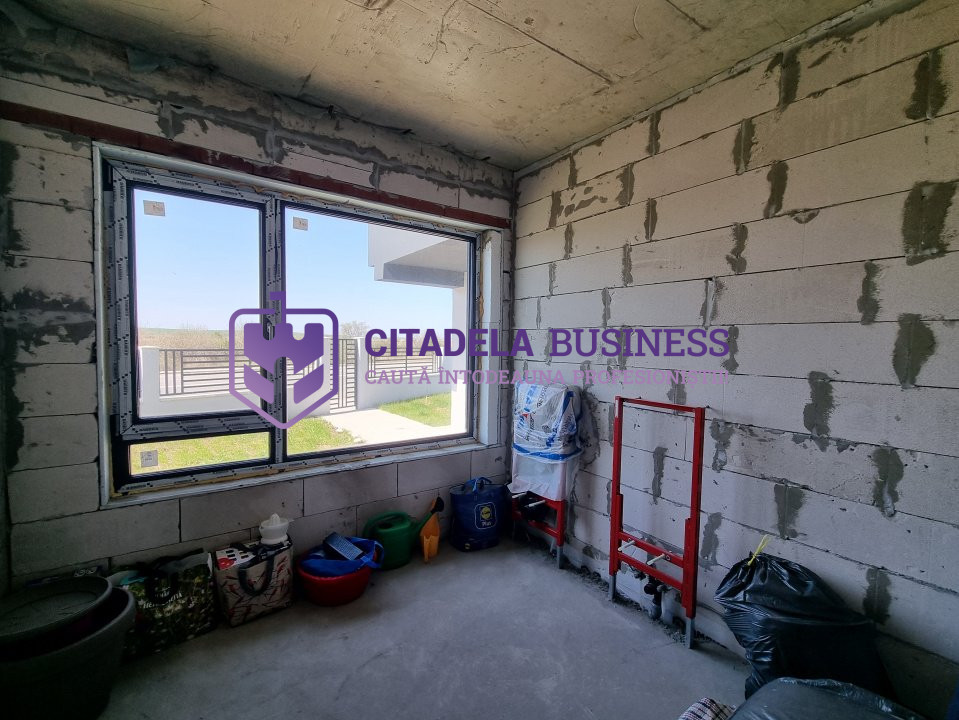 Casa P+1 in Navodari, cartier Midia Sat, vedere spre Lacul Tasaul 