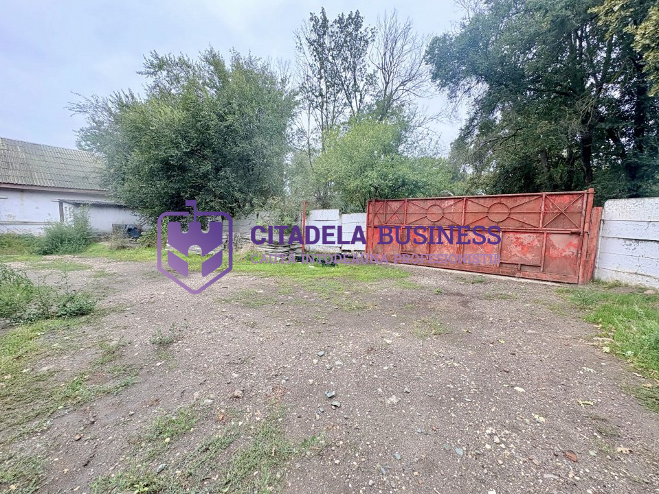 Teren in mijlocul padurii Valu lui Traian 1875 mp si cladire 450 mp hala