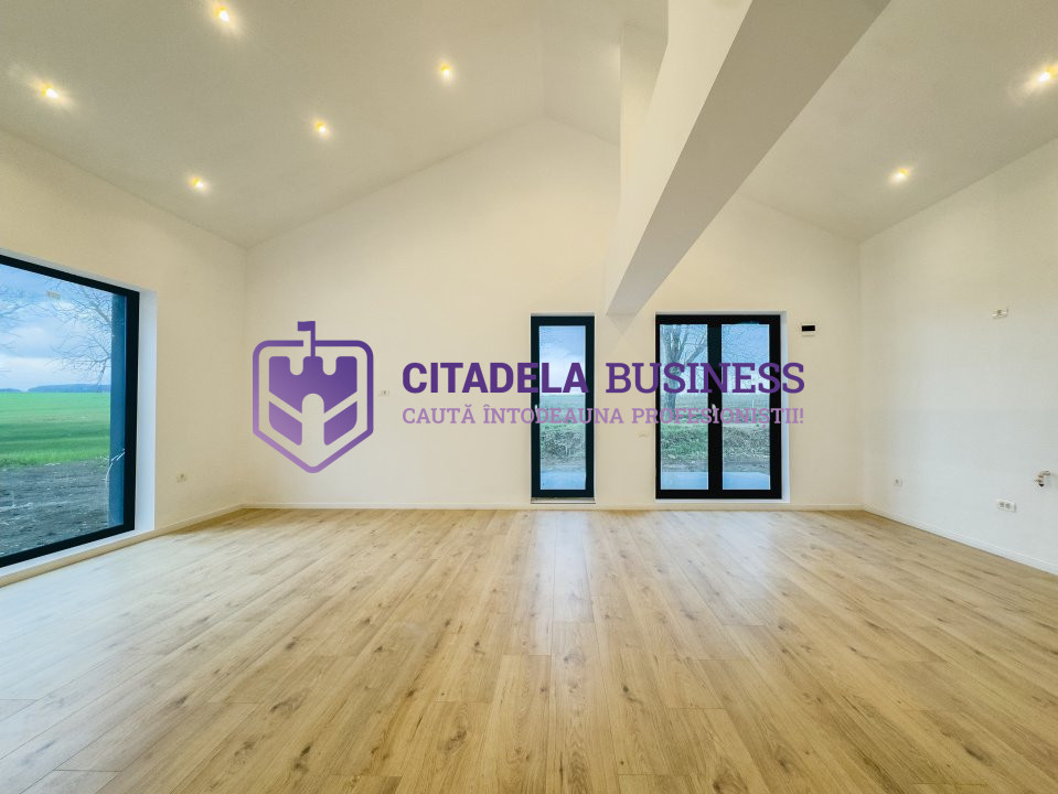 Casa la sol in Valu lui Traian, pe partea dreapta, ST 400mp