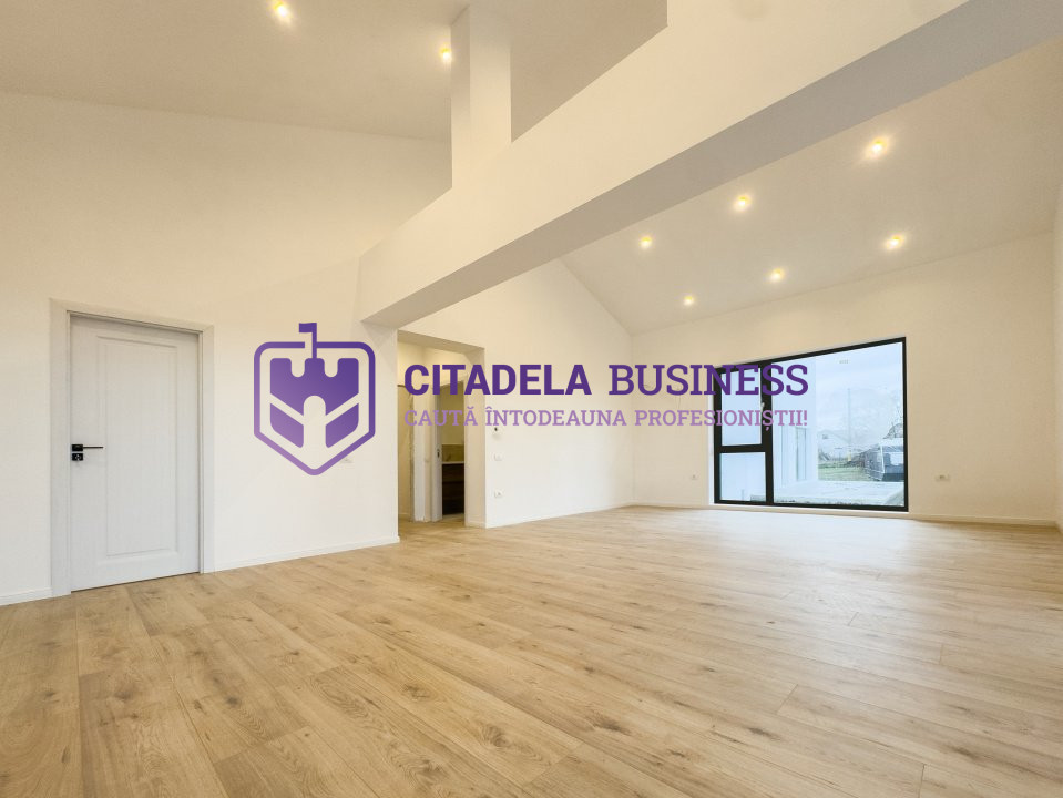 Casa la sol in Valu lui Traian, pe partea dreapta, ST 400mp