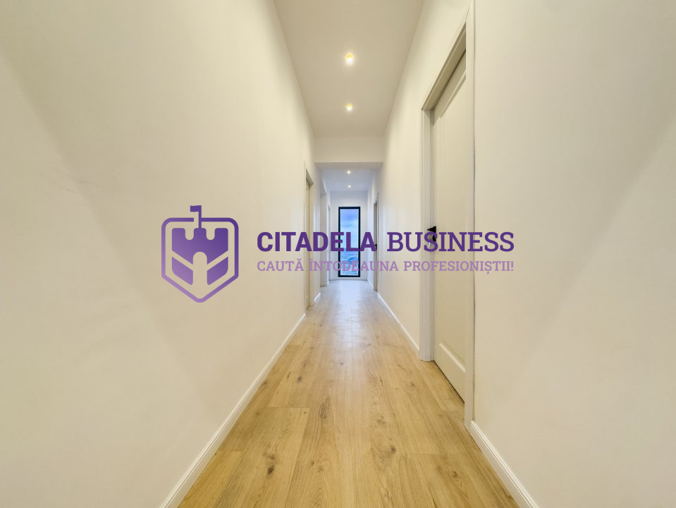 Casa la sol in Valu lui Traian, pe partea dreapta, ST 400mp