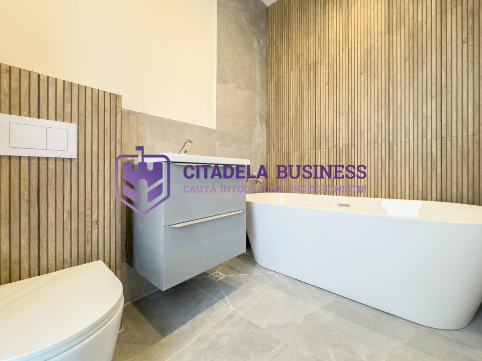 Casa la sol in Valu lui Traian, pe partea dreapta, ST 400mp