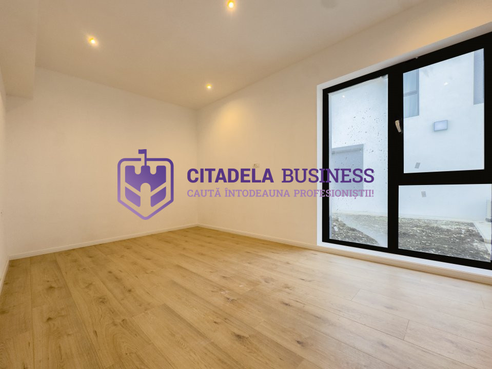 Casa la sol in Valu lui Traian, pe partea dreapta, ST 400mp