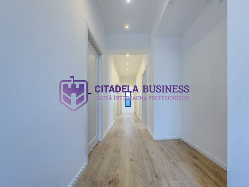 Casa la sol in Valu lui Traian, pe partea dreapta, ST 400mp