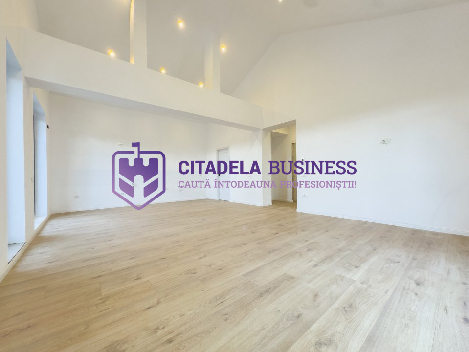 Casa la sol in Valu lui Traian, pe partea dreapta, ST 400mp