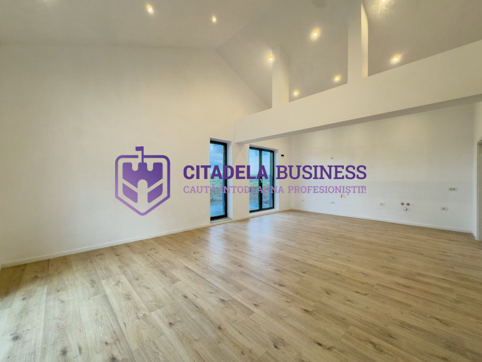 Casa la sol in Valu lui Traian, pe partea dreapta, ST 400mp