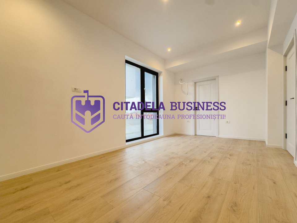 Casa la sol in Valu lui Traian, pe partea dreapta, ST 400mp