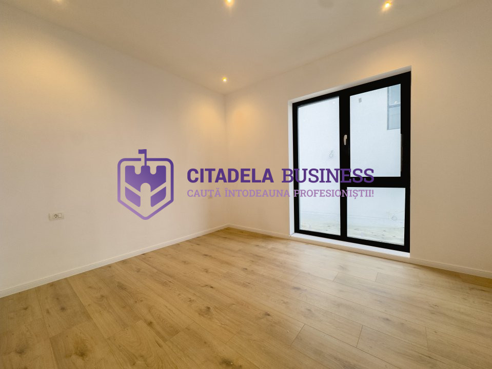 Casa la sol in Valu lui Traian, pe partea dreapta, ST 400mp