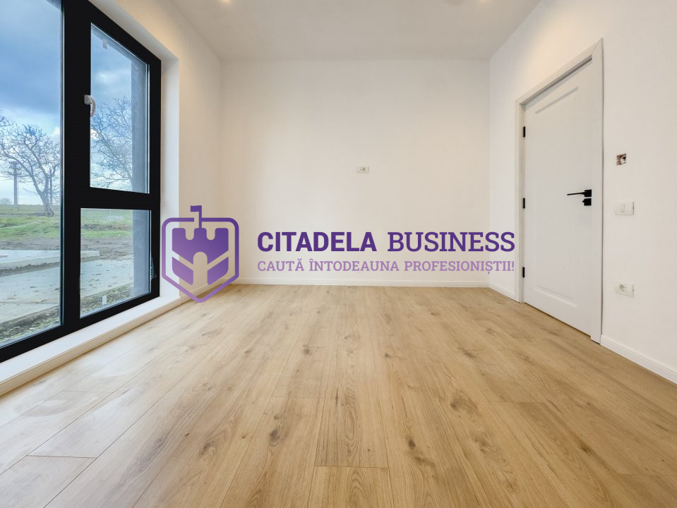 Casa la sol in Valu lui Traian, pe partea dreapta, ST 400mp