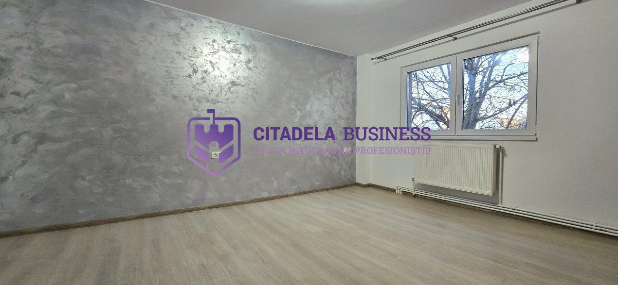 Apartament 4 camere renovat 2025 în Poarta 6 – decomandat, 2 băi, etaj 3