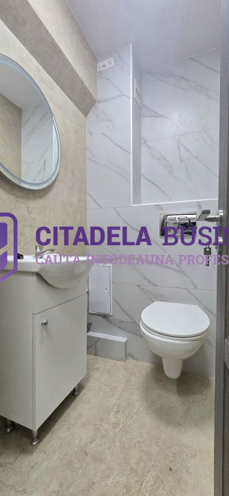 Apartament 4 camere renovat 2025 în Poarta 6 – decomandat, 2 băi, etaj 3