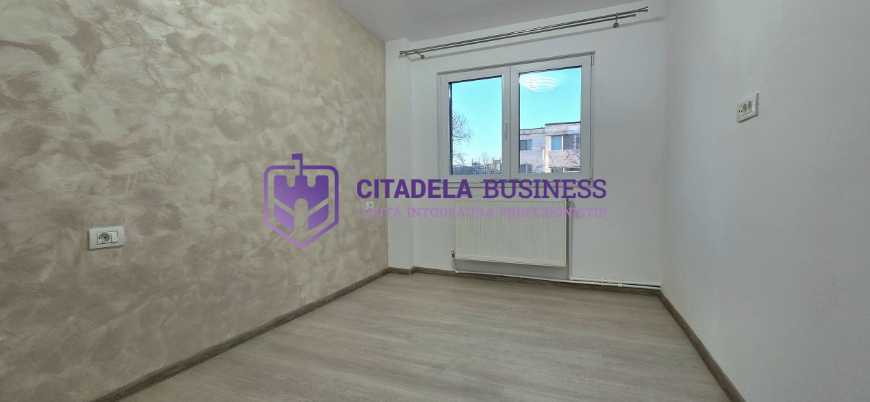 Apartament 4 camere renovat 2025 în Poarta 6 – decomandat, 2 băi, etaj 3